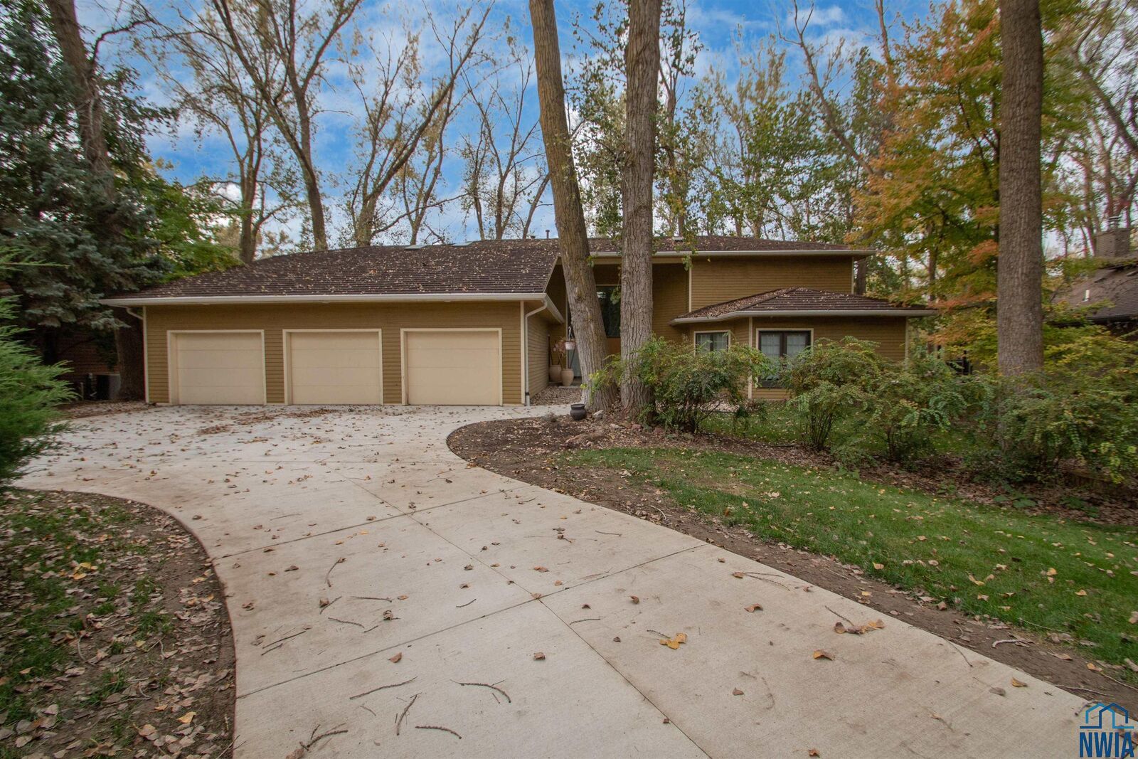 Property Photo: 652 E Sawgrass Trail SD 57049