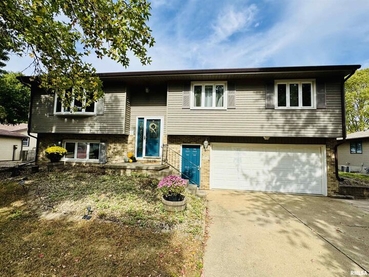 Property Photo: 2049 W Losey Street IL 61401