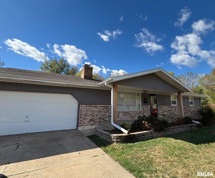 Property Photo: 207 Hemlock Street IL 61554