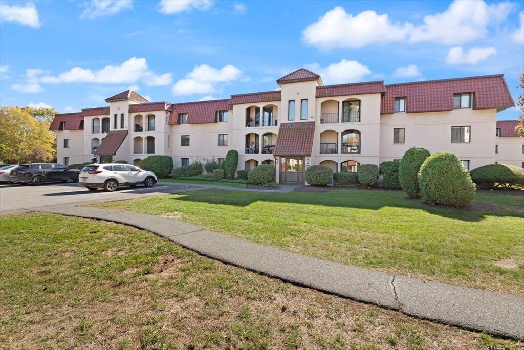 Property Photo:  685 Oak Street 24-3  MA 02301 
