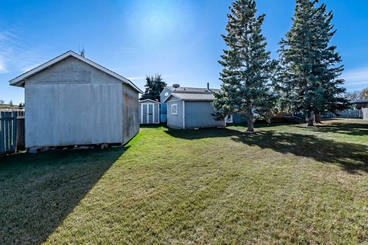 Property Photo:  422 Homestead Trail SE  AB T1V 1J9 