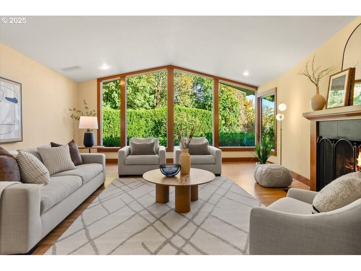 Property Photo:  2628 SW Patton Ct  OR 97201 