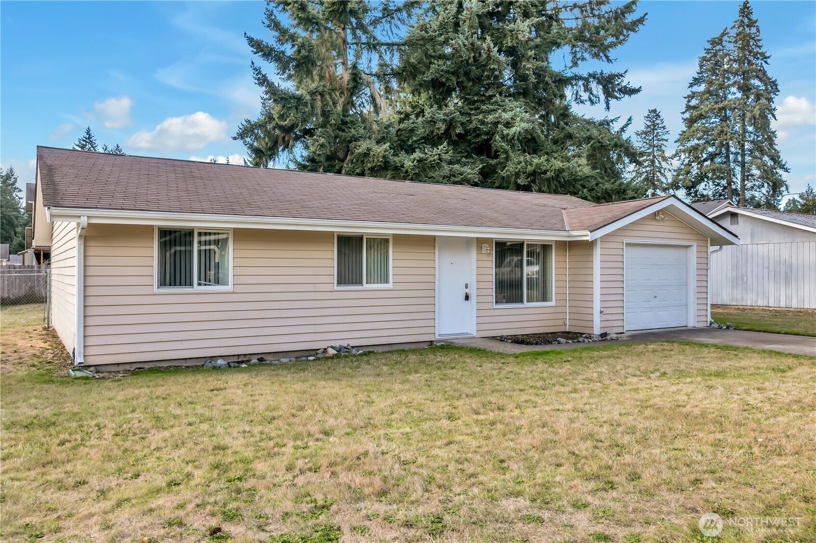 Property Photo: 17216 13th Avenue E WA 98387