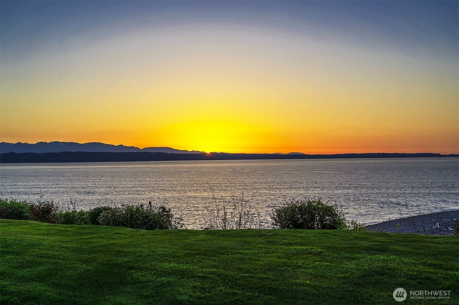 Property Photo:  31  Pine Street 105  WA 98020 