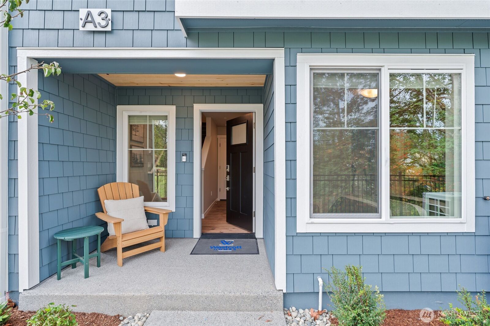 Property Photo: 14424 Madison Way E3 WA 98087