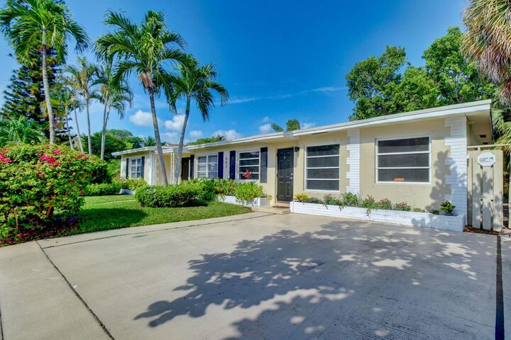 Property Photo: 507 S L Street #C FL 33460