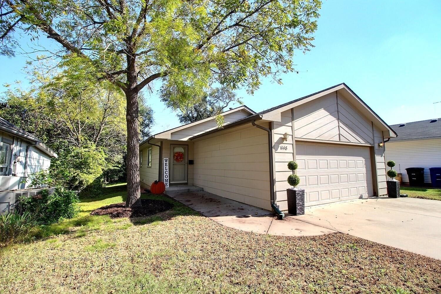 Property Photo: 1148 N Osage St KS 67010