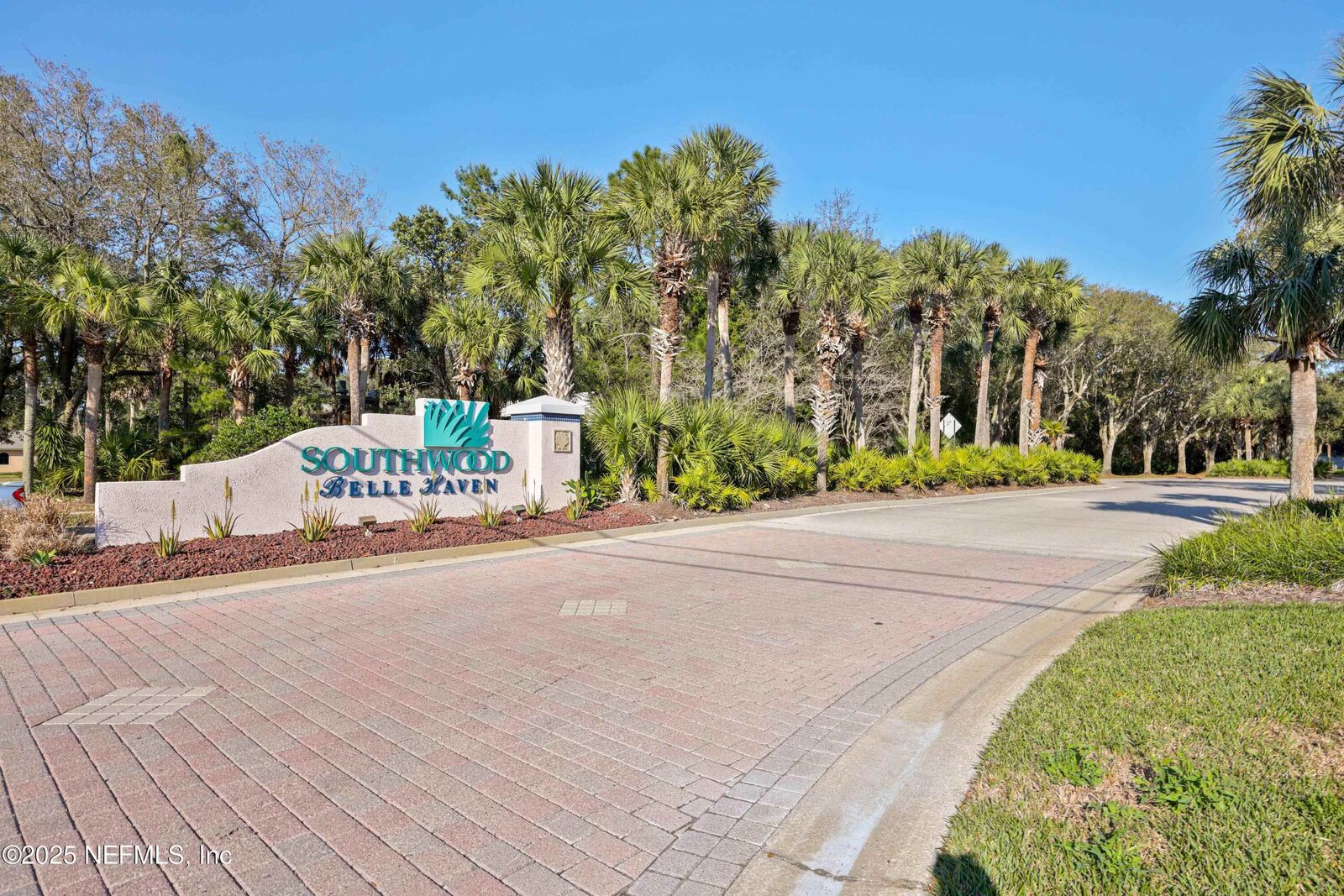 Property Photo: 512 Boxwood Place FL 32086
