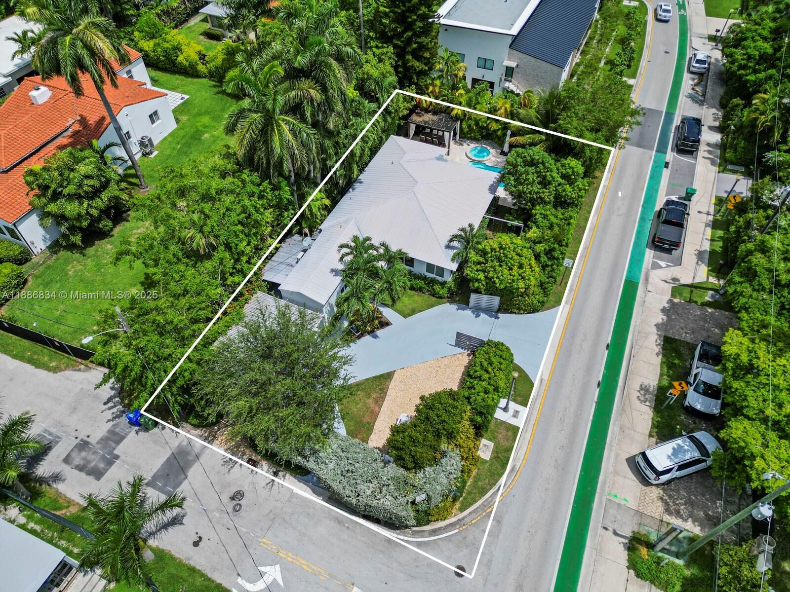 Property Photo:  1339 S Venetian Way  FL 33139 