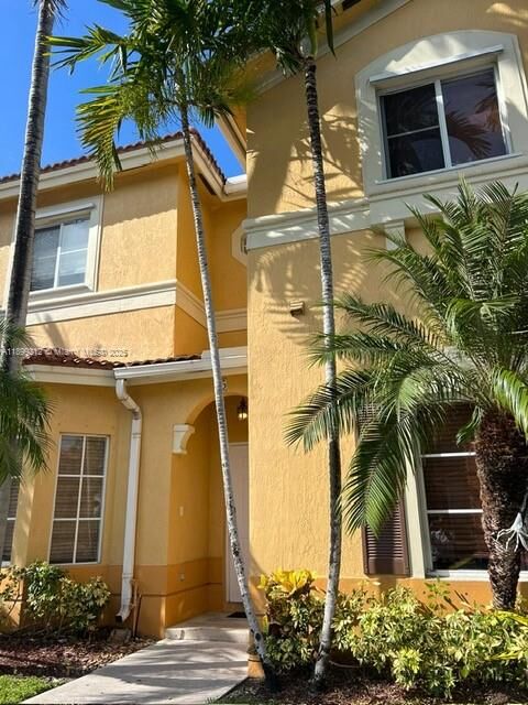 Property Photo: 10777 NW 84th Ln 5-42 FL 33178