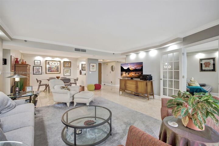 Property Photo: 1000 Island Blvd 302 FL 33160