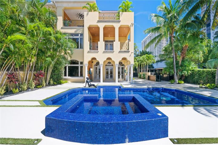 Property Photo: 1530 Island Blvd FL 33160