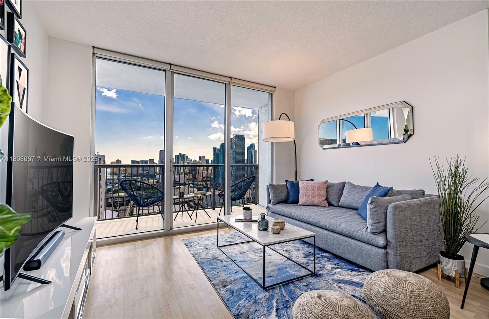 Property Photo: 1750 N Bayshore Dr 3906 FL 33132