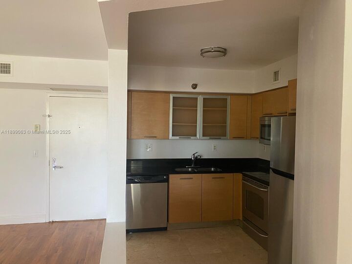Property Photo: 3300 NE 191st St 416 FL 33180