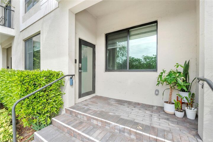 Property Photo: 8301 NW 41st St B-102 FL 33166