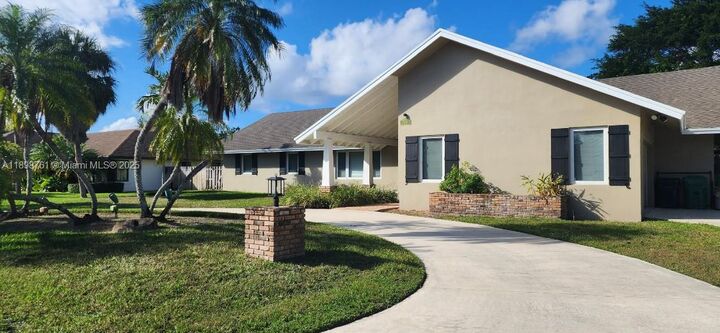 10341 SW 140th St  Miami FL 33176 photo