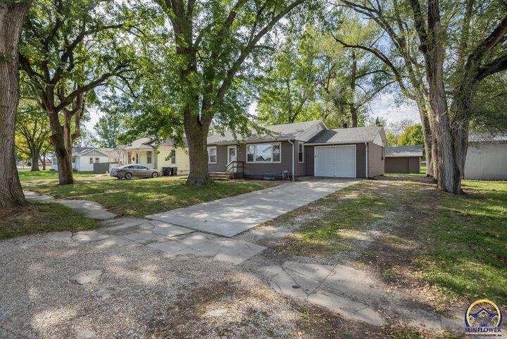 Property Photo: 611 Pearl St KS 66533