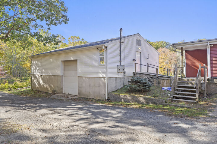 Property Photo:  497 Winthrop Road  CT 06417 