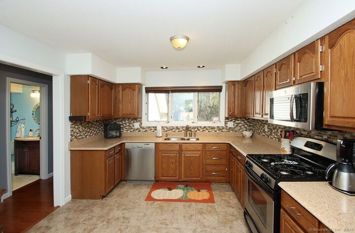 Property Photo: 43 Steeplechase Drive 43 CT 06111