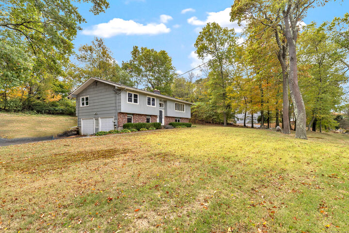 Property Photo:  282 Oronoque Road  CT 06461 