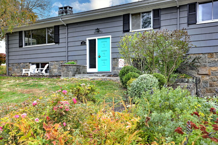 Property Photo:  175 Twin Oaks Terrace  CT 06614