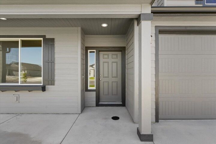 Property Photo: 18157 E Barclay Ct 6/3 Timberline WA 99016