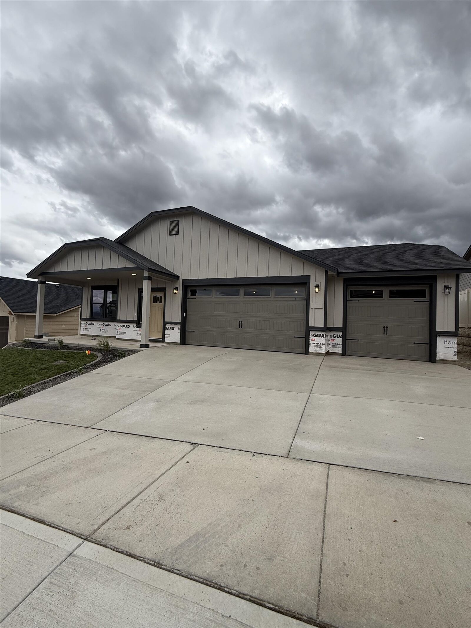 Property Photo: 18160 E Barclay Ct 7/4 Hudson WA 99016