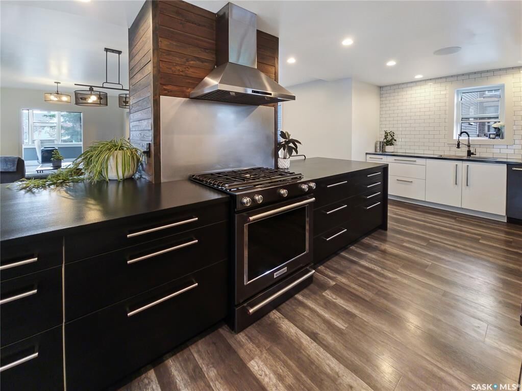 Property Photo: 227 H Avenue S SK S7M 1W1