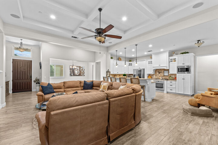 Property Photo: 4812 W Wren Avenue CA 93291