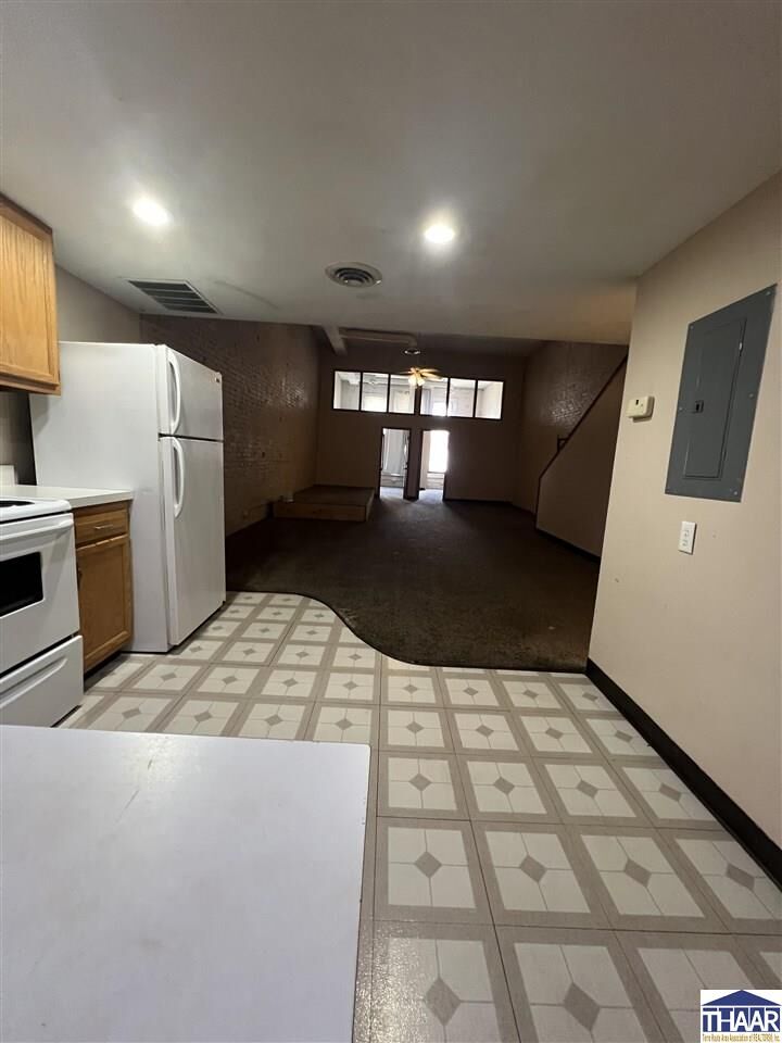 Property Photo: 5 S 5th Street Apt 202 IN 47807