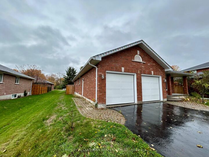 Photo de la propriété:  11 Sumac Terrace  ON K8N 5X6 