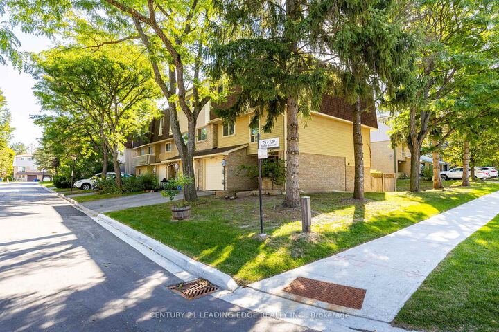 Property Photo:  129 Poplar Crescent  ON L4G 3M4 