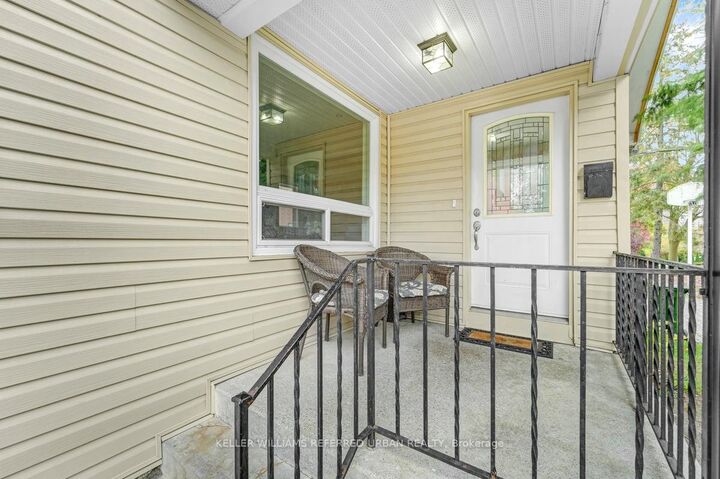 Photo de la propriété: 116 Burnett Avenue ON M2N 1V5