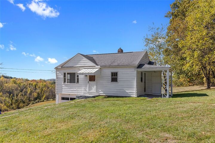 Property Photo: 422 Pinkerton Run Rd PA 15071