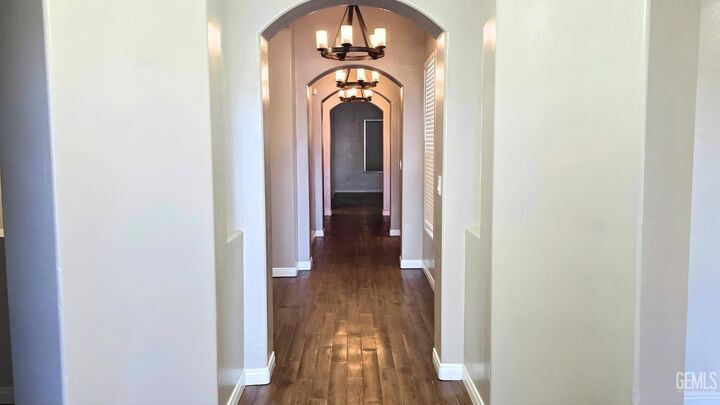 Property Photo:  2812 Chiselhurst Court  CA 93311