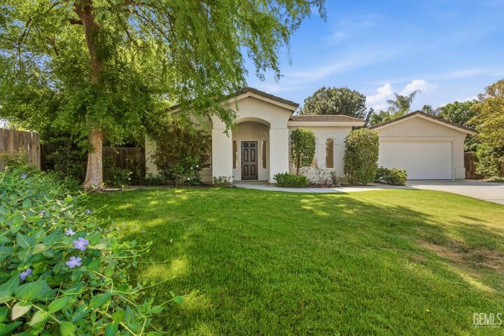 Property Photo:  2812 Chiselhurst Court  CA 93311 