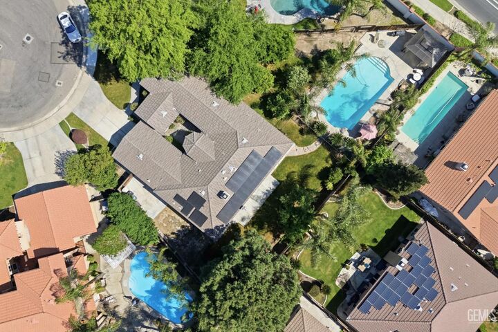 Property Photo:  2812 Chiselhurst Court  CA 93311 