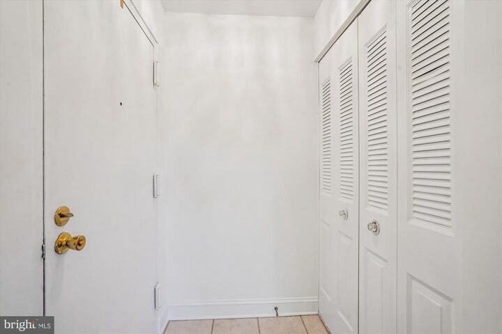 Property Photo:  563 Florida Avenue 102  VA 20170 