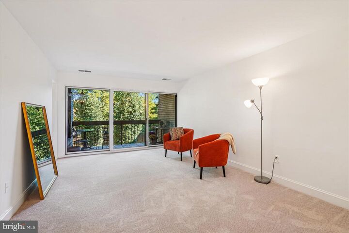 Property Photo:  563 Florida Avenue 102  VA 20170 