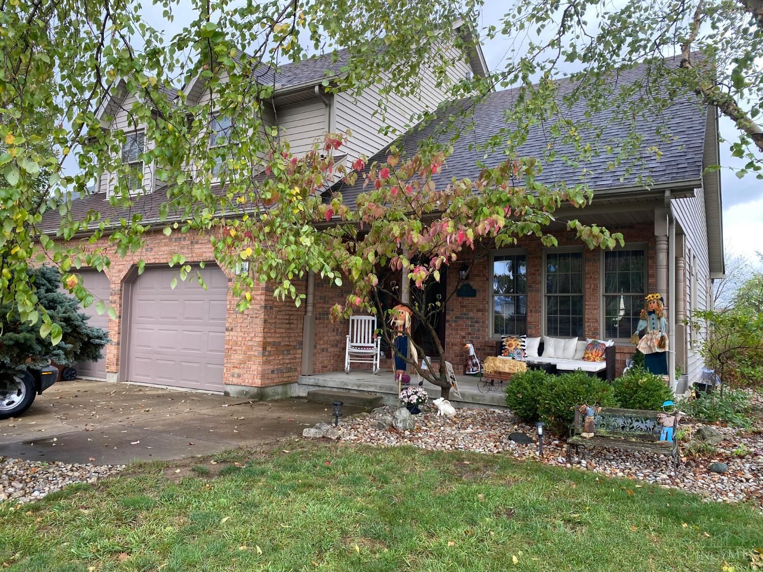 Property Photo: 425 Heritage Place OH 45067