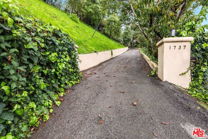 Property Photo:  1737 N Beverly Dr  CA 90210 