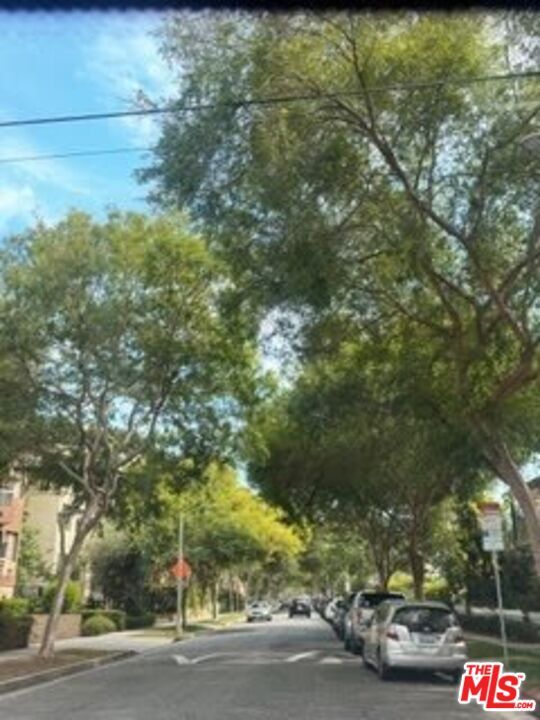 Property Photo:  133 S Crescent Dr  CA 90212