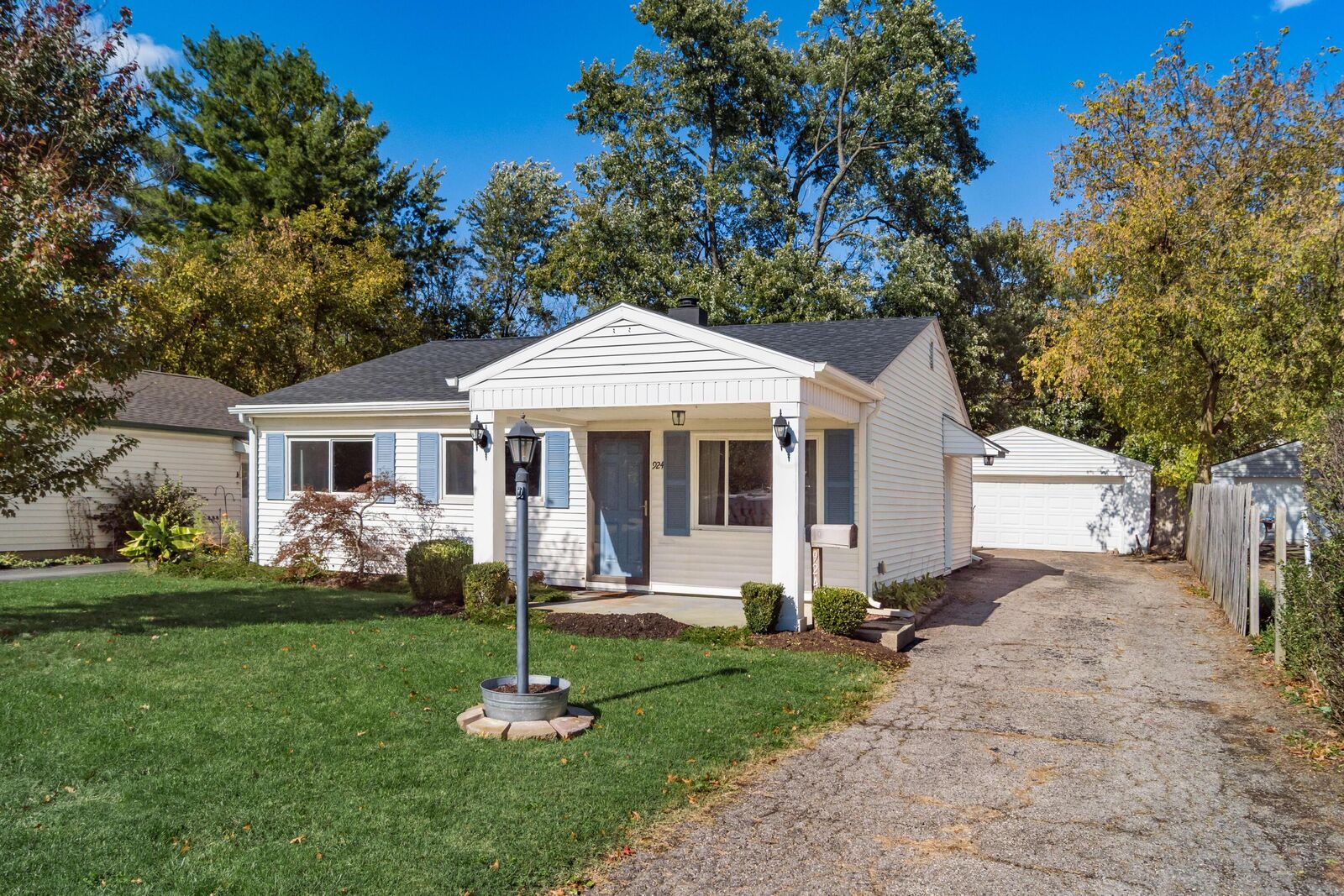 Property Photo:  924 Northridge Road  OH 43224 