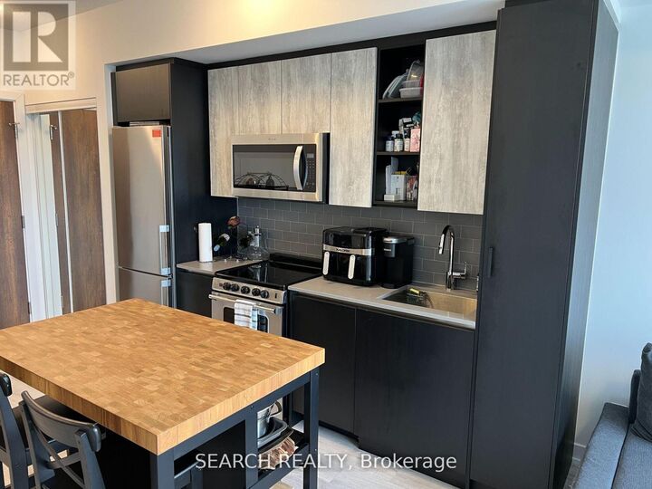 Property Photo: 251 Manitoba Street 1211 ON M8Y 4G9