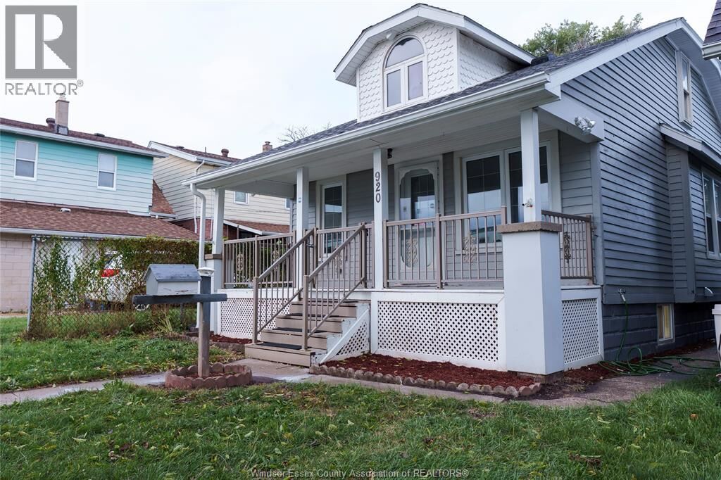 Property Photo: 920 Janette Avenue ON N9A 5A1