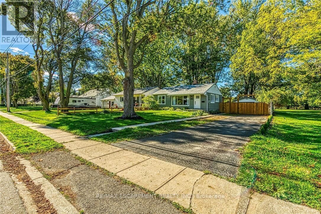 Property Photo: 1032 Pine Street ON N1A 2M9