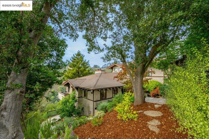 Property Photo: 25 Dartmouth Dr CA 94705