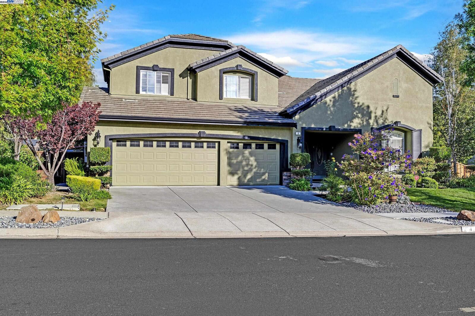 Property Photo: 4 Henry Ranch Dr CA 94583