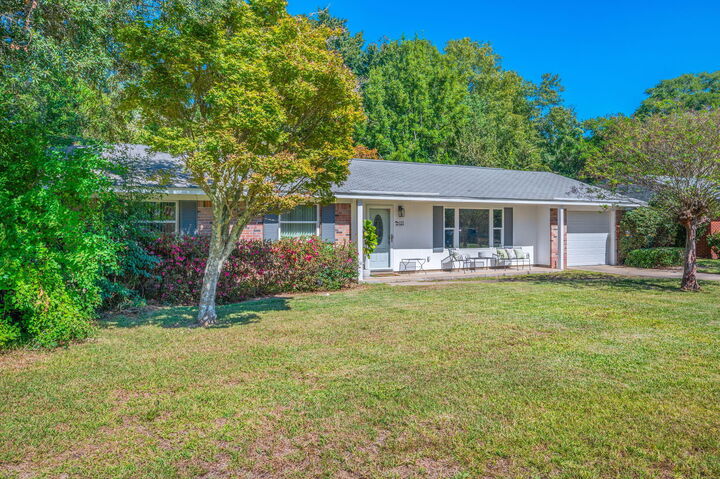 Property Photo: 121 Priscilla Drive FL 32547