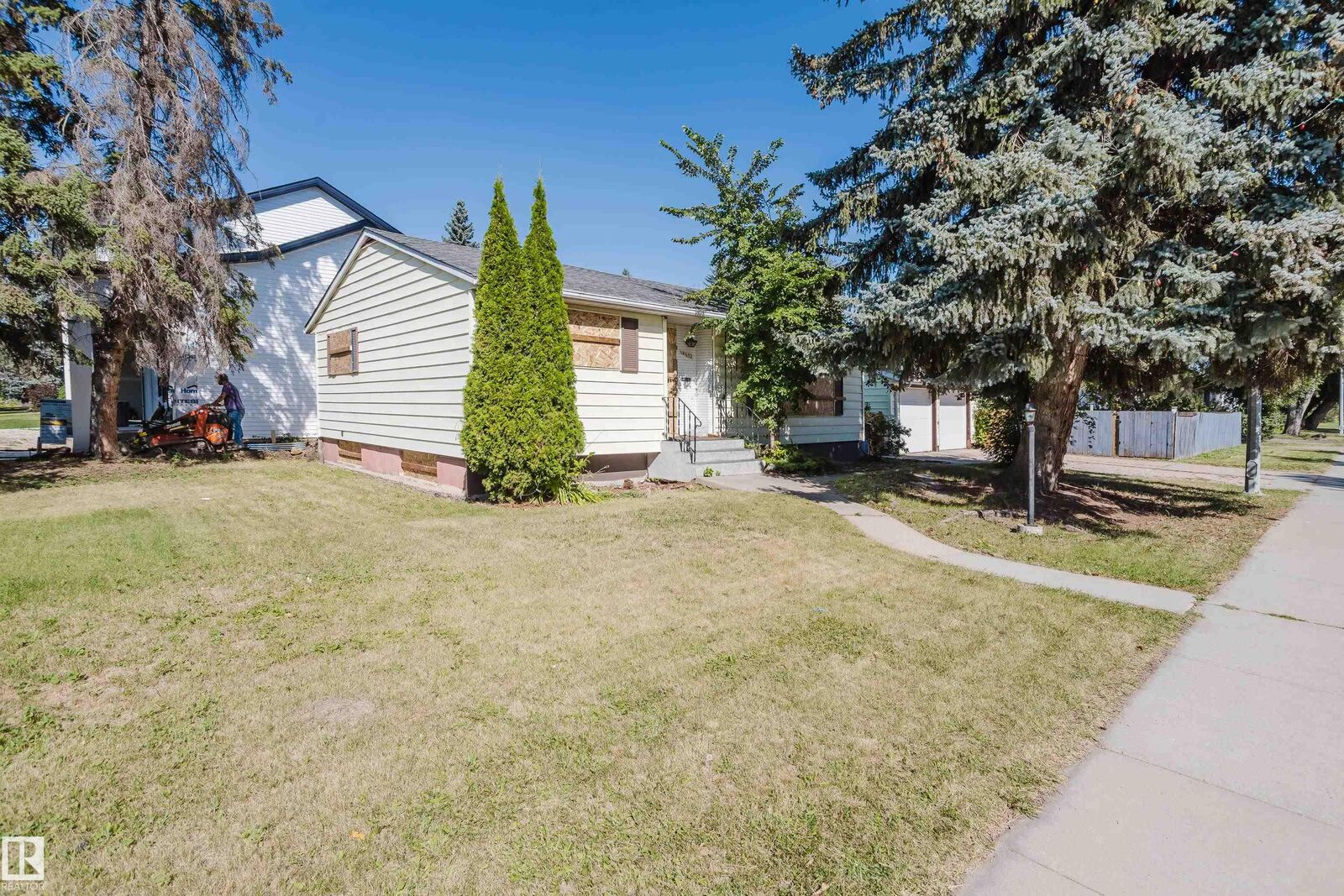 Property Photo:  14632 95 Avenue NW  AB T5N 0B3 